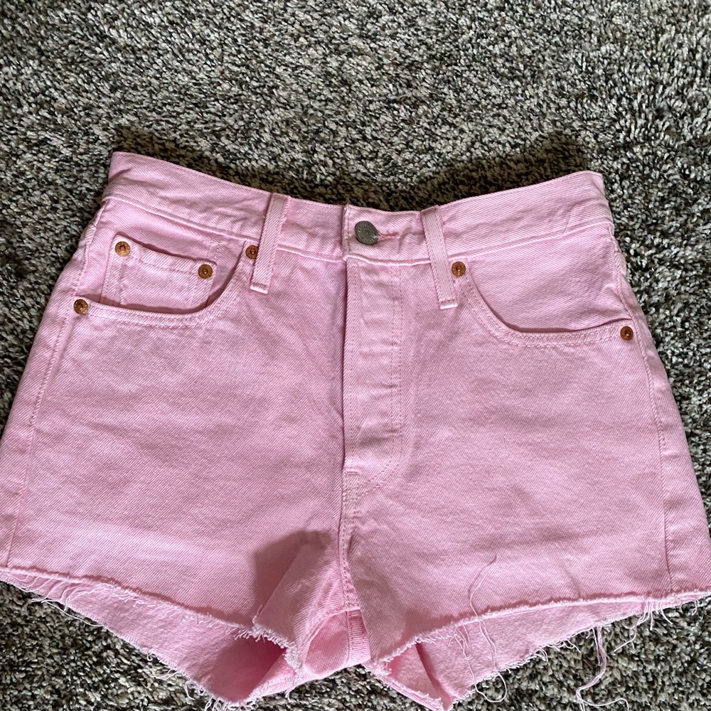 Pink Levi 591 blue Jean shorts. Size 25W